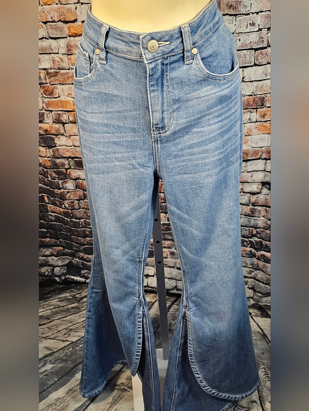 Shyanne Western Flare Jeans Women's 30x32 Tulip Hem Wide Leg Boho Festival Denim
